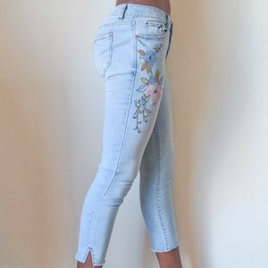 Kenzie Embroidered Lightwash Jeans